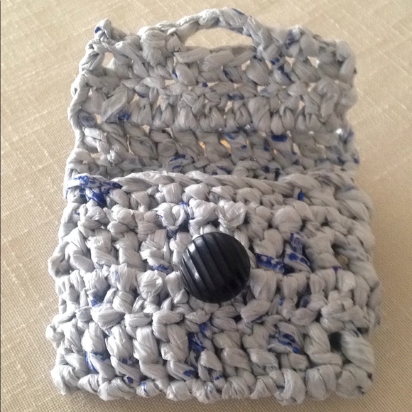 HAND CRAFTED Crossbody Bag Coin Purse Set Crochet Plarn - Picture 8 of 8